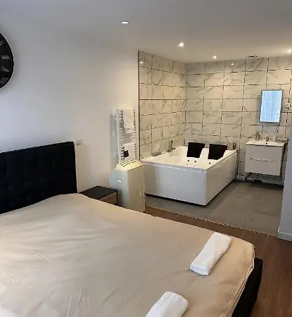 شقة Escapade : Jacuzzi Prive Privee