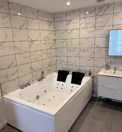 Escapade : Jacuzzi Prive Privee شقة Monthyon